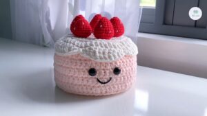 13 Free Crochet Cake Patterns (Amigurumi, Boxes & Charms)