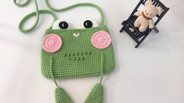 Crochet Frog Pouch
