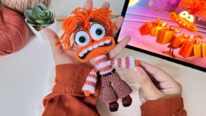 9 Free Crochet Googly Eye Toy Patterns (Amigurumi & Puppets)
