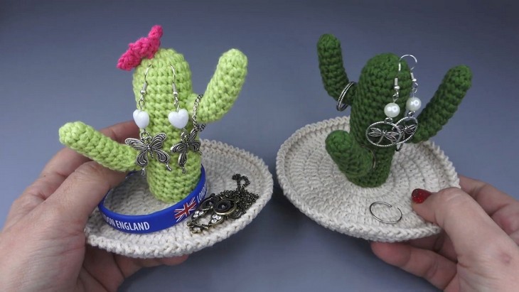 Crochet Cactus Jewelry Holder (3)