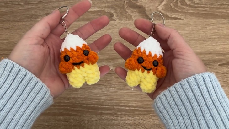 Crochet Candycorn Keychain pattern (2)