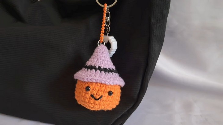 Crochet Fall And Halloween Witch Pumpkins (1)
