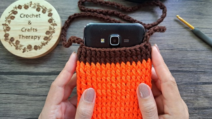 Crochet Fall Phone Bag Pattern Free (3)