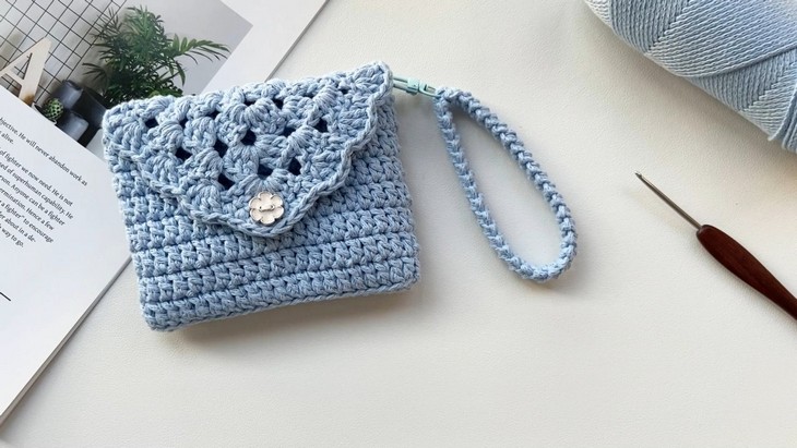 Crochet Granny Stitch Carf Holder (1)