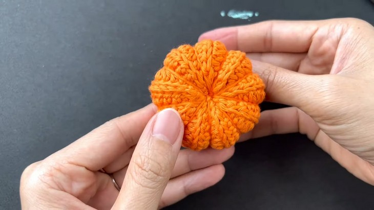 Crochet Pumkin Keychain (1)