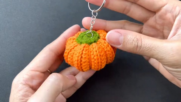 Crochet Pumkin Keychain (3)