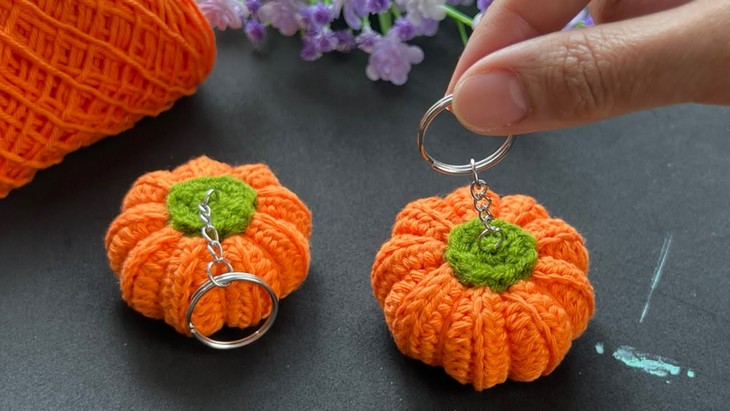 Crochet Pumkin Keychain (4)