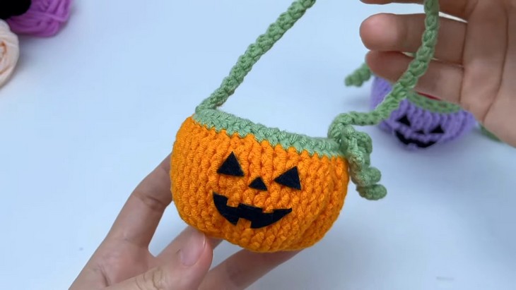 Crochet Pumpkin Candy Basket (1)