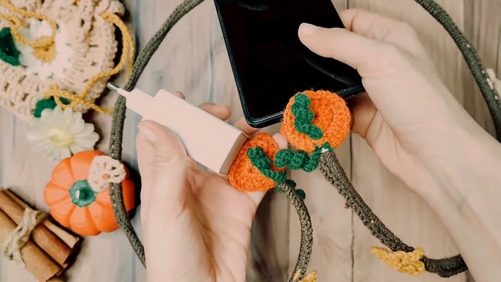 Crochet Pumpkin Charger Cable Cover Pattern (3)