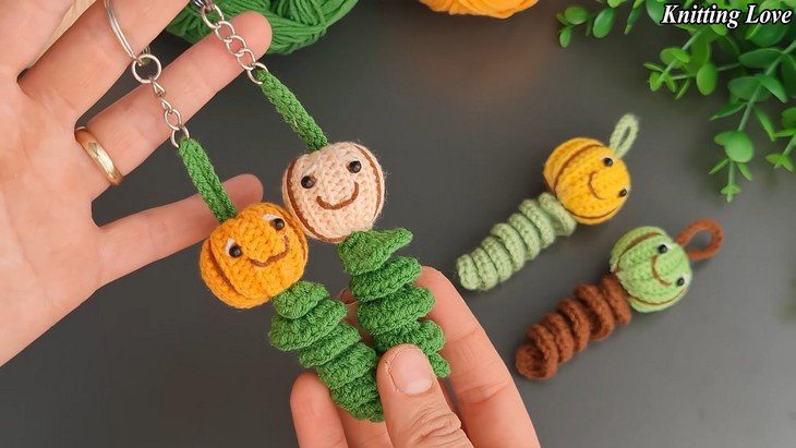 Crochet Pumpkin Worm Keychain (1)