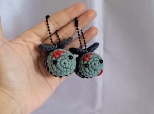 How to Crochet Zombie Bee Amigurumi for Halloween