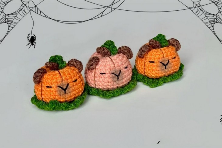 Crochet capybara amigurumi with pumpkin