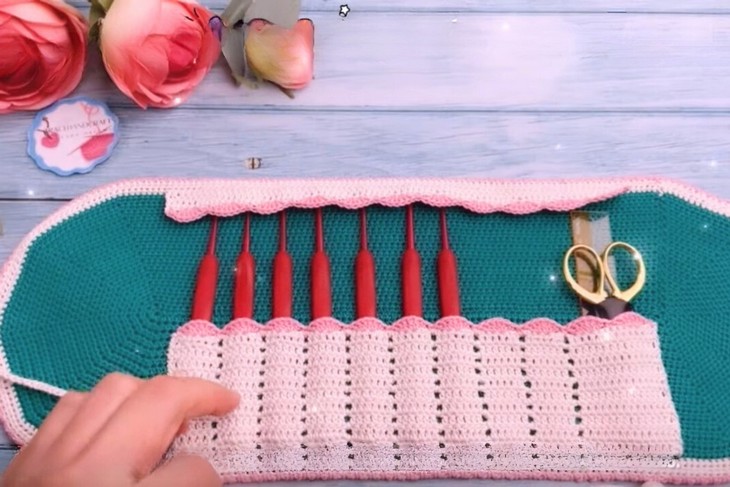 Crochet flower pencil