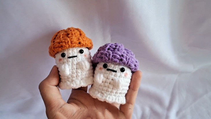 Crochet ghost with Beanie (2)