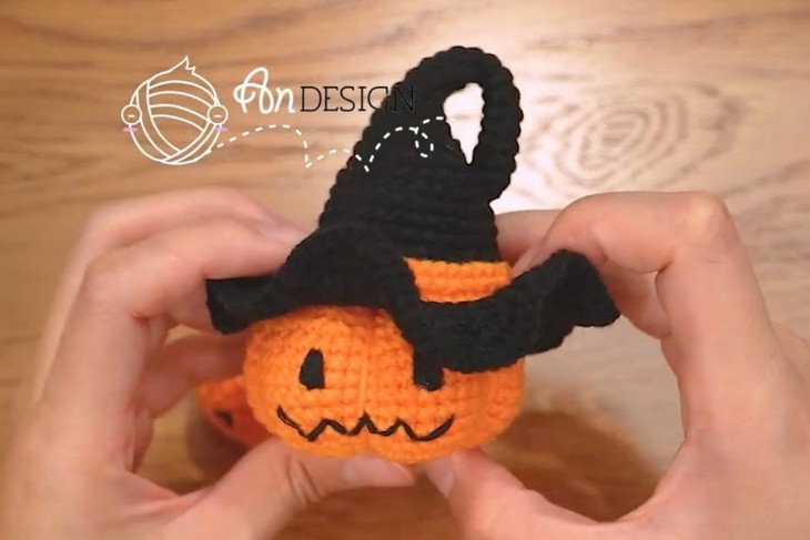 Crochet pumpkin for halloween fun