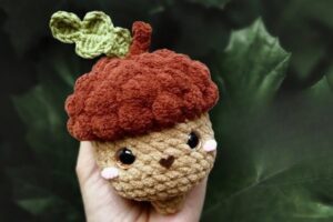 How to Crochet NO-SEW Baby Acorn Plushie and Oak leaf