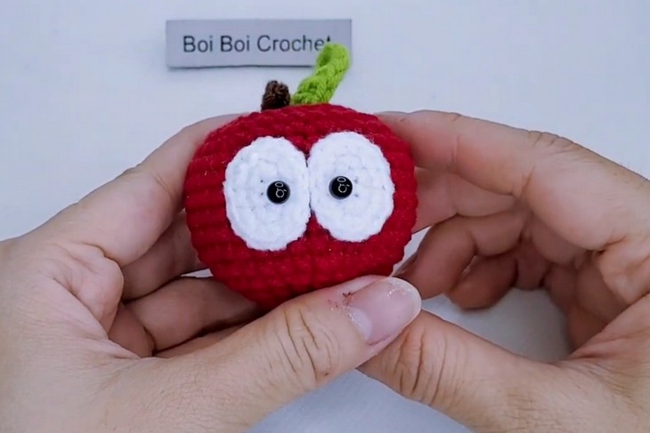 crochet apple