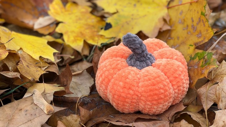 crochet fall plush pumpkin