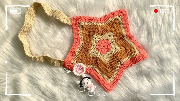 crochet star bag with stripes