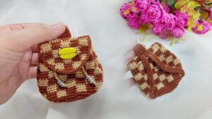 How to Crochet a Checkered Mini Backpack for Gifting