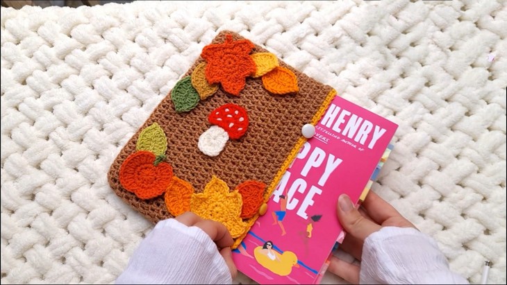 Crochet Fall Book Sleeves materials