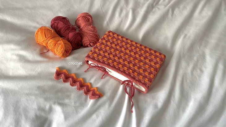 Crochet Fall Booksleeve