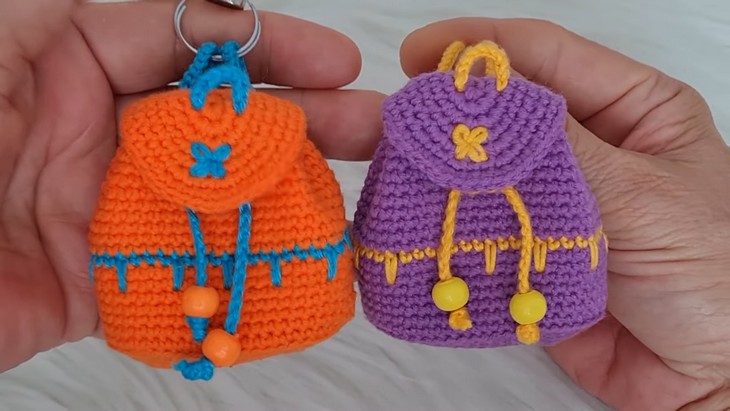 Crochet Colorful Bagpack Keychain Pattern (2)
