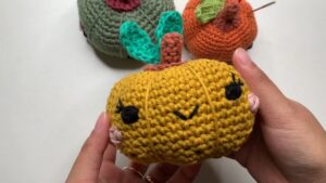 How to Crochet Smiling Pumpkin Amigurumi for Fall & Halloween