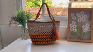 How to Crochet Granny Square Fall Bag With Lining
