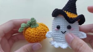How to Crochet Ghost And Pumpkin Keychain with Witch Hat