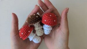 How To Crochet Mini Mushroom Bag Charms – Toadstool Amigurumi