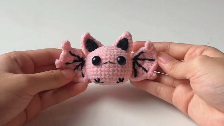 How to Crochet Chubby Bat Plushie Keychain for Halloween
