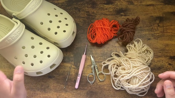 Crochet Pumkn Strap Croc Cover (1)