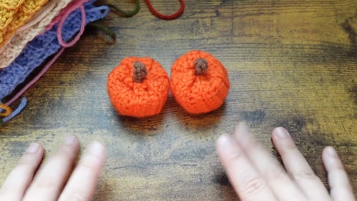 Crochet Pumpkin Garland (2)