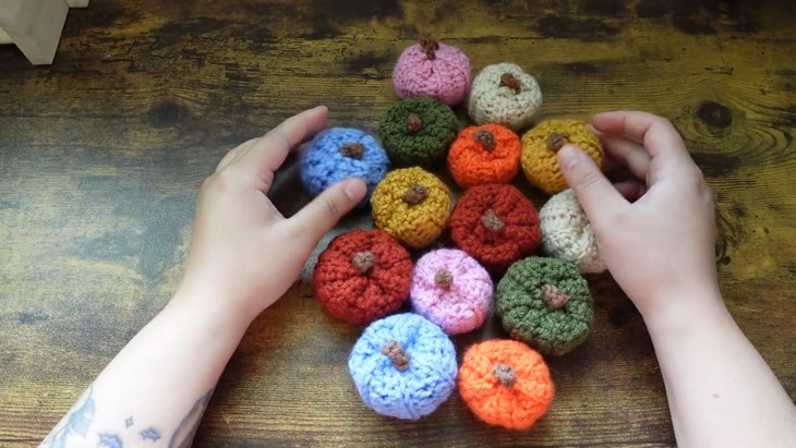 Crochet Pumpkin Garland (3)