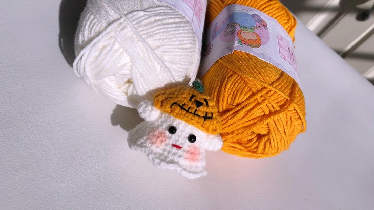 Crochet Pumpkin Ghost Amigurumi Pattern (4)