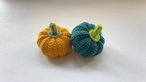 How to Crochet Most Detailed Pumpkin Keychain (Low-Sew Method)