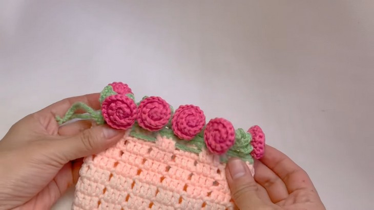 Crochet Rose Bouquet Pouch Free (1)