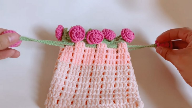 Crochet Rose Bouquet Pouch Free (2)