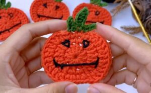 How to Crochet Jack Pumpkin Applique for Halloween Buntings