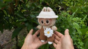 How to Crochet Labubu Accessories (Overalls + Daisy Pouch)