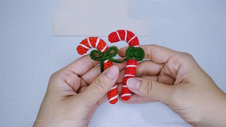 Crochet Christmas Candy Cane 🍬_ Simple And Easy _ Móc Kẹo Que Giáng Sinh _ Po Handmade 13-55 screenshot