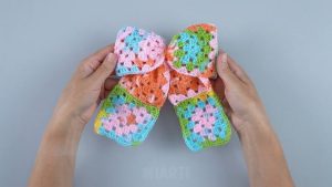 How to Crochet Granny Square Bow (Colorful & Super Easy)