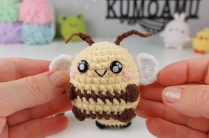 How to Crochet Kawaii Bee Plushie in Just 30 Minutes