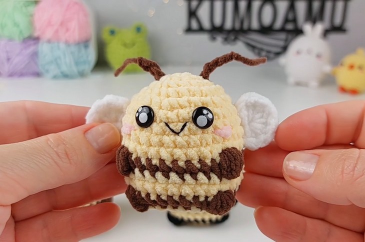 How to Crochet Kawaii Bee Plushie in Just 30 Minutes