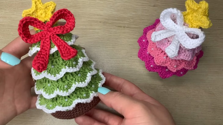 How to Crochet Tiered Christmas Tree Amigurumi (Gift & Decorate)