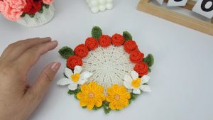 How to Crochet 5 Flower Bouquet Projects (Coasters & Bag)