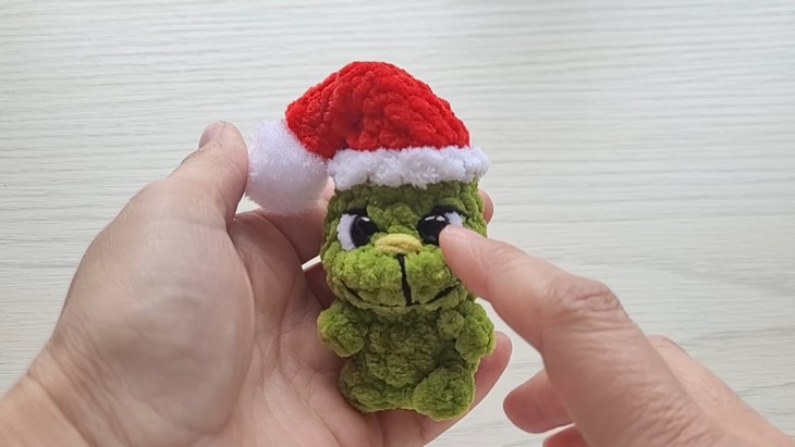 Christmas Dressed Cutest Grinch Plushie Tutorial (6)