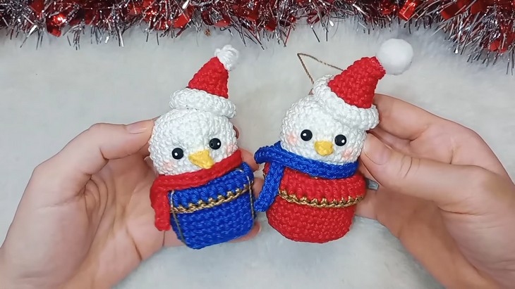 Crochet CHRISTMAS Doll Free (4)