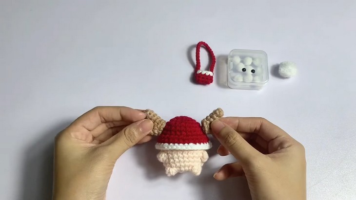 Crochet Christmas Mini Mashroom Amigurumi Tutorial (3)